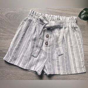 Sienna sky white & black variegated striped shorts. Size Xs